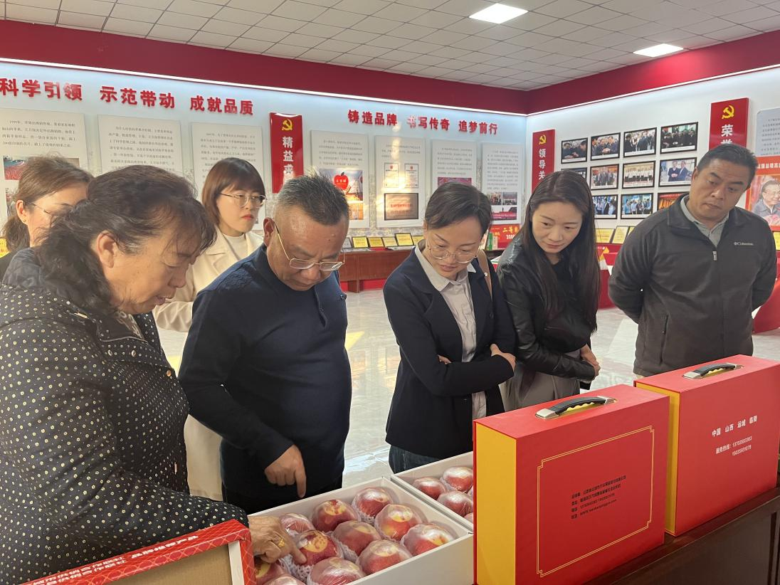 PG电子山西（运城）果博会高校考察团调研农产品基地建设情况(图2)