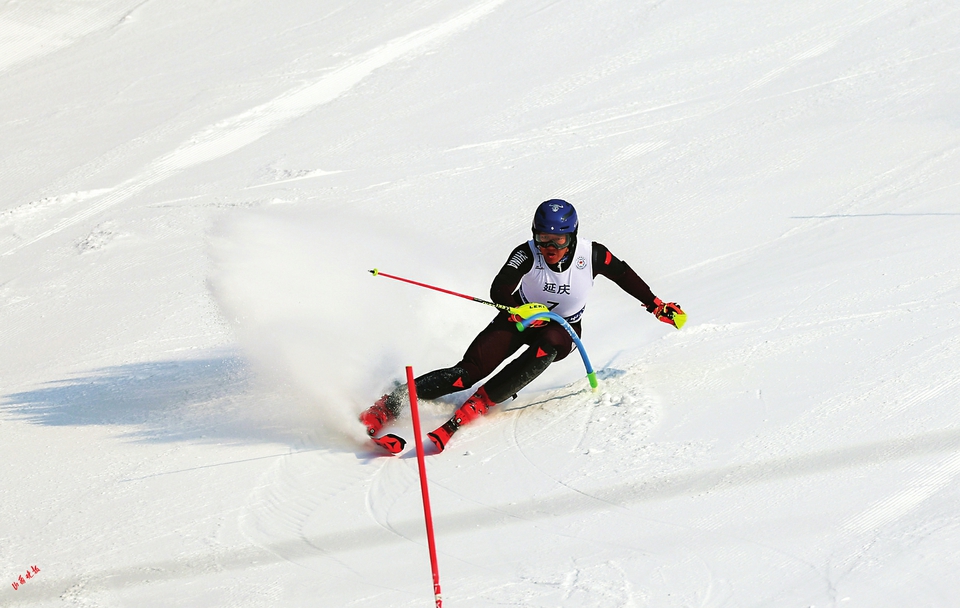 “十四冬”高山滑雪全能比赛山西代