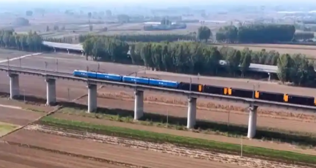 國産載重96噸重載車輛在國鐵集團能源運輸幹線正式投入使用