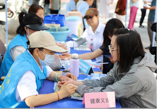 大同平城区:家政进社区暖心服务惠民生(图2)