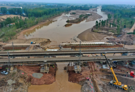 山西境内因暴雨洪水受损的南同蒲铁路昌源河大桥双线抢通