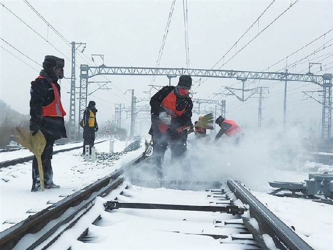 中国铁路太原局集团有限公司除冰保畅通