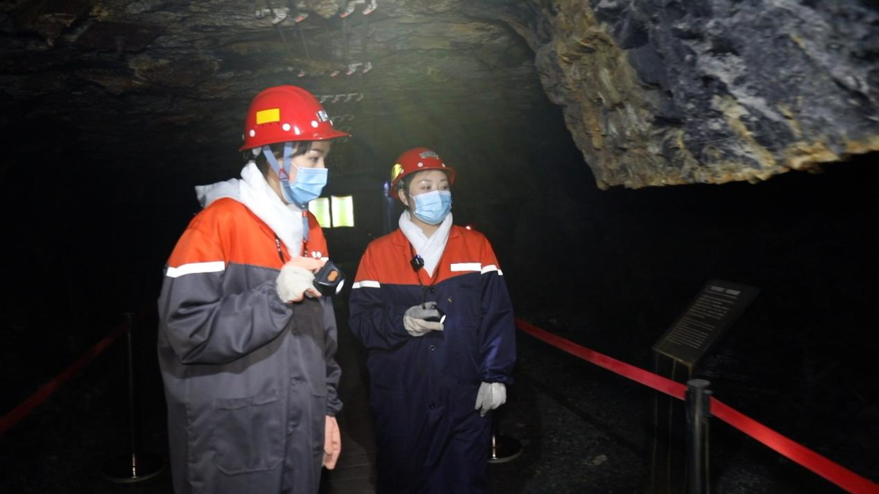 到地下300米“挖煤”是怎样一种体验？
