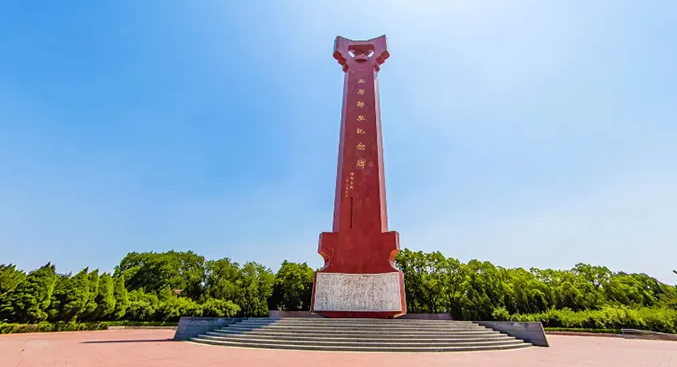 太原解放纪念馆，为一位拿笔的战士立了座纪念碑