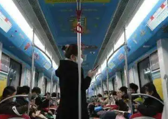 太原地铁2号线开启“供暖”模式
