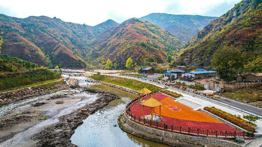 五寨沟风景区：一抹秋色一幅画